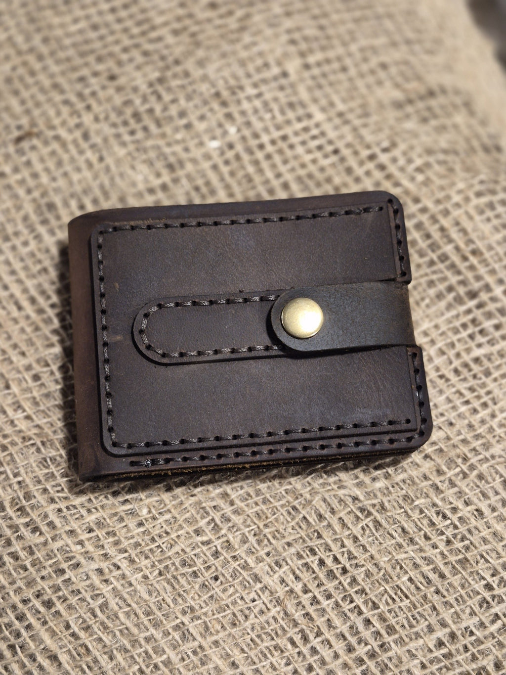 Portefeuille artisanal en cuir cousu main