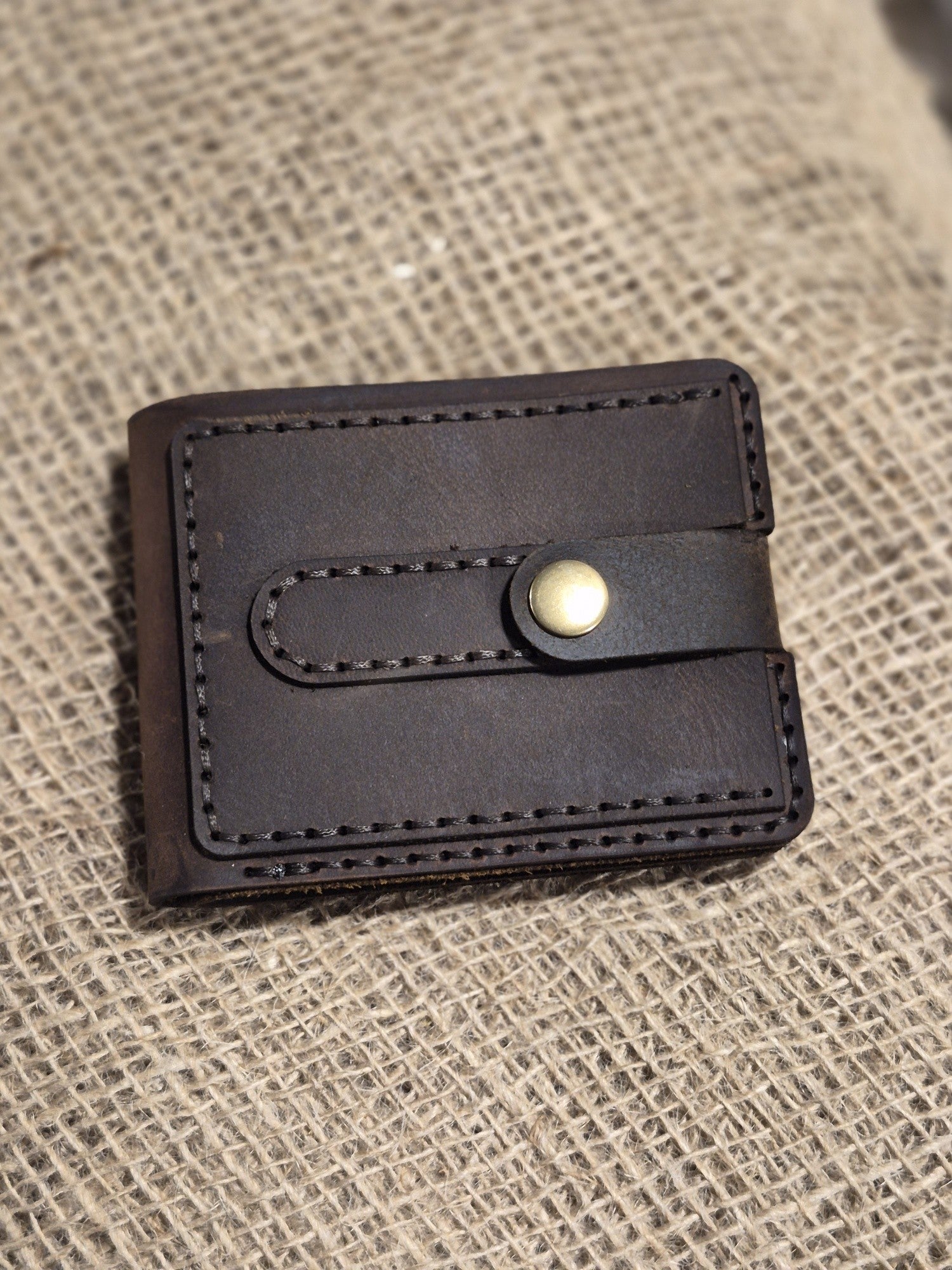 Portefeuille artisanal en cuir cousu main