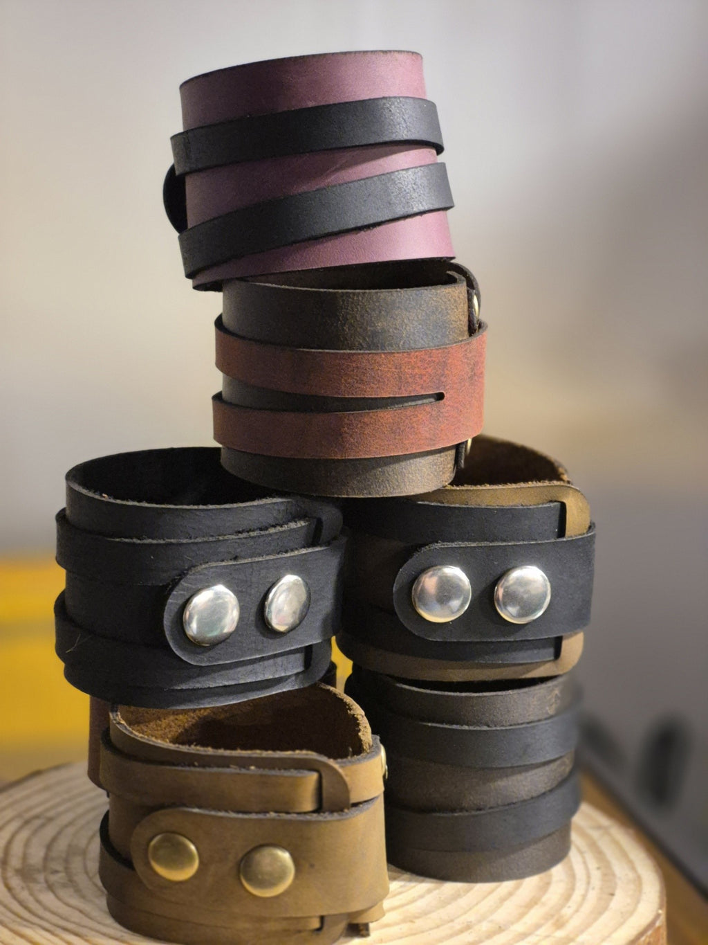 Bracelet manchette artisanal en cuir