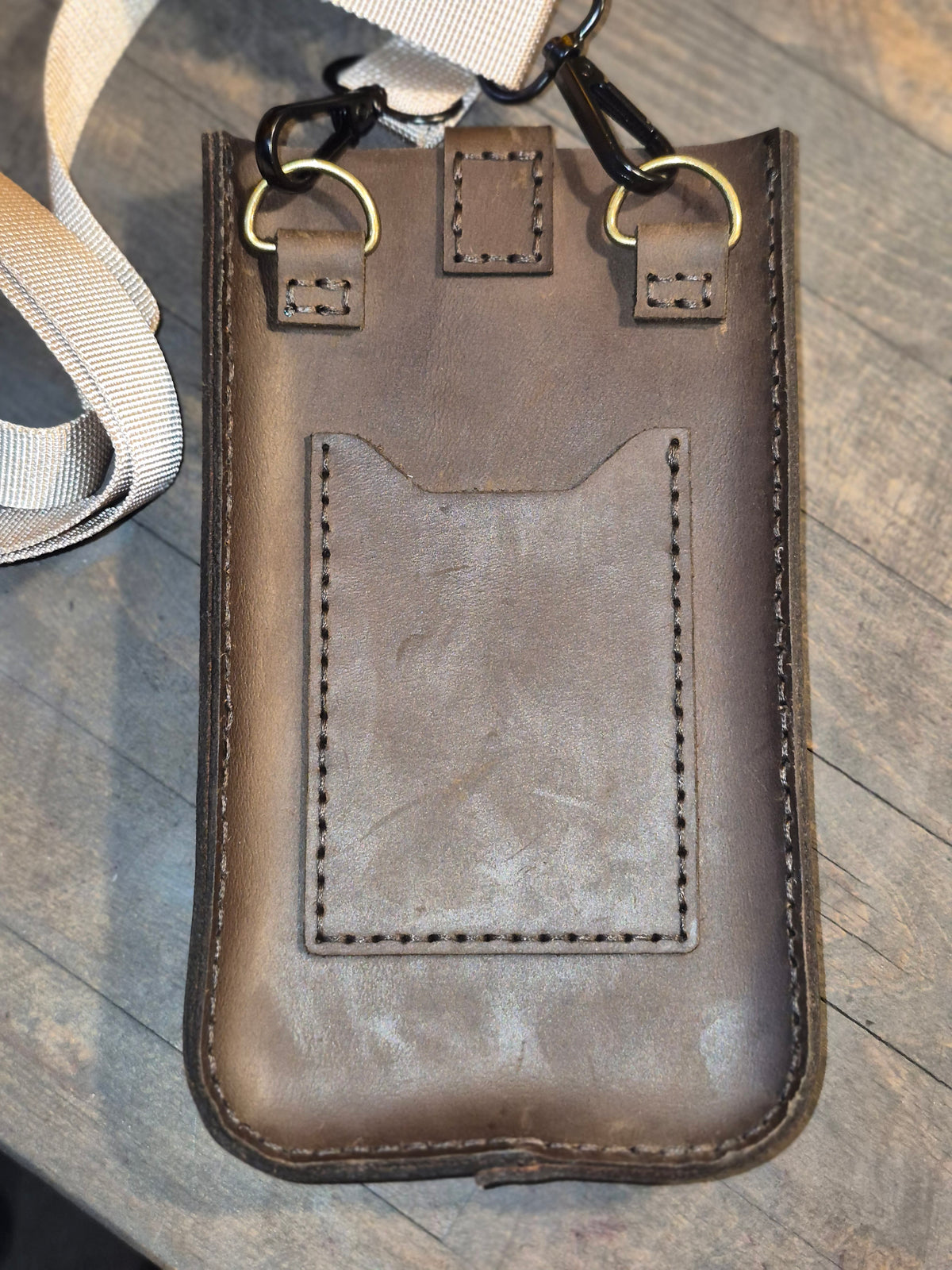 Sac téléphone en cuir artisanal