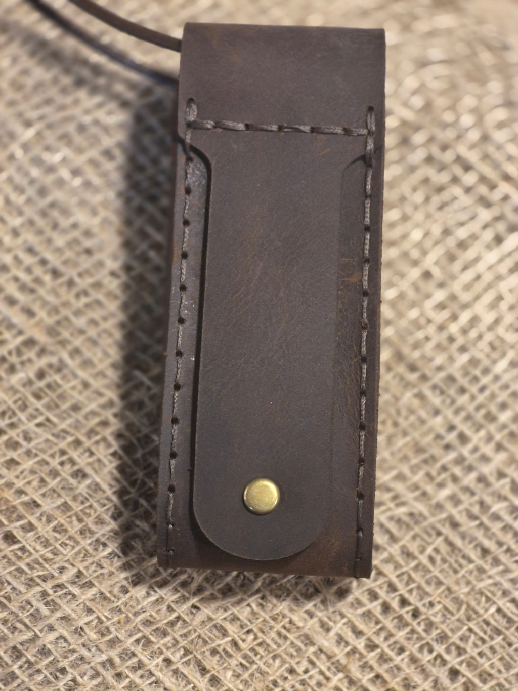 Étui à couteau artisanal avec boucle de ceinture