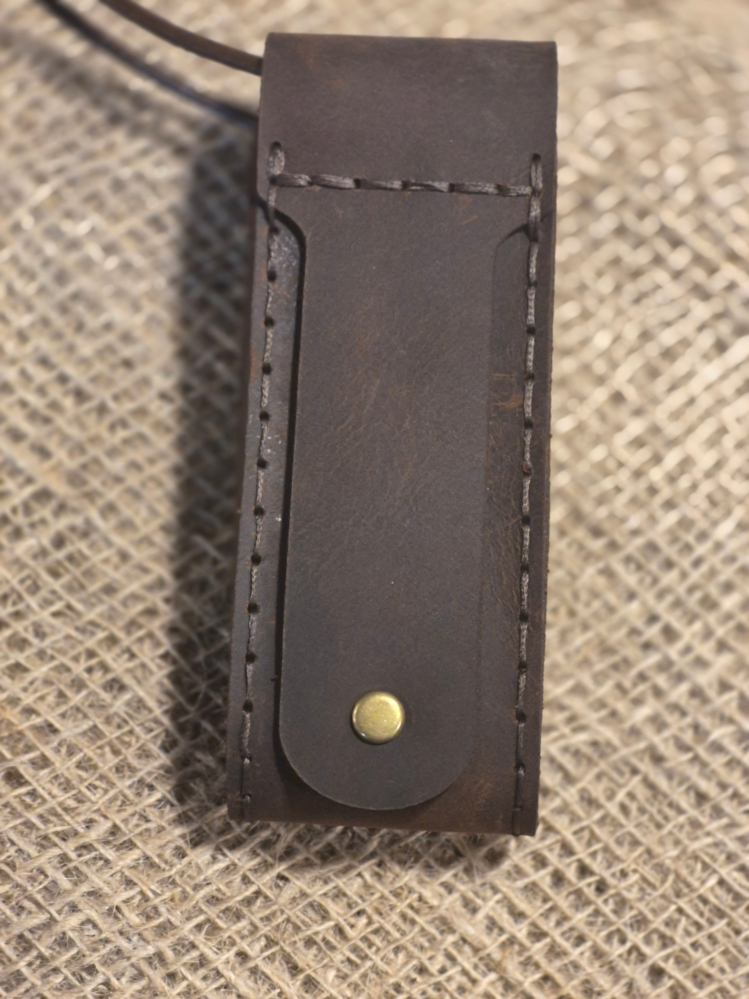 Étui à couteau artisanal avec boucle de ceinture