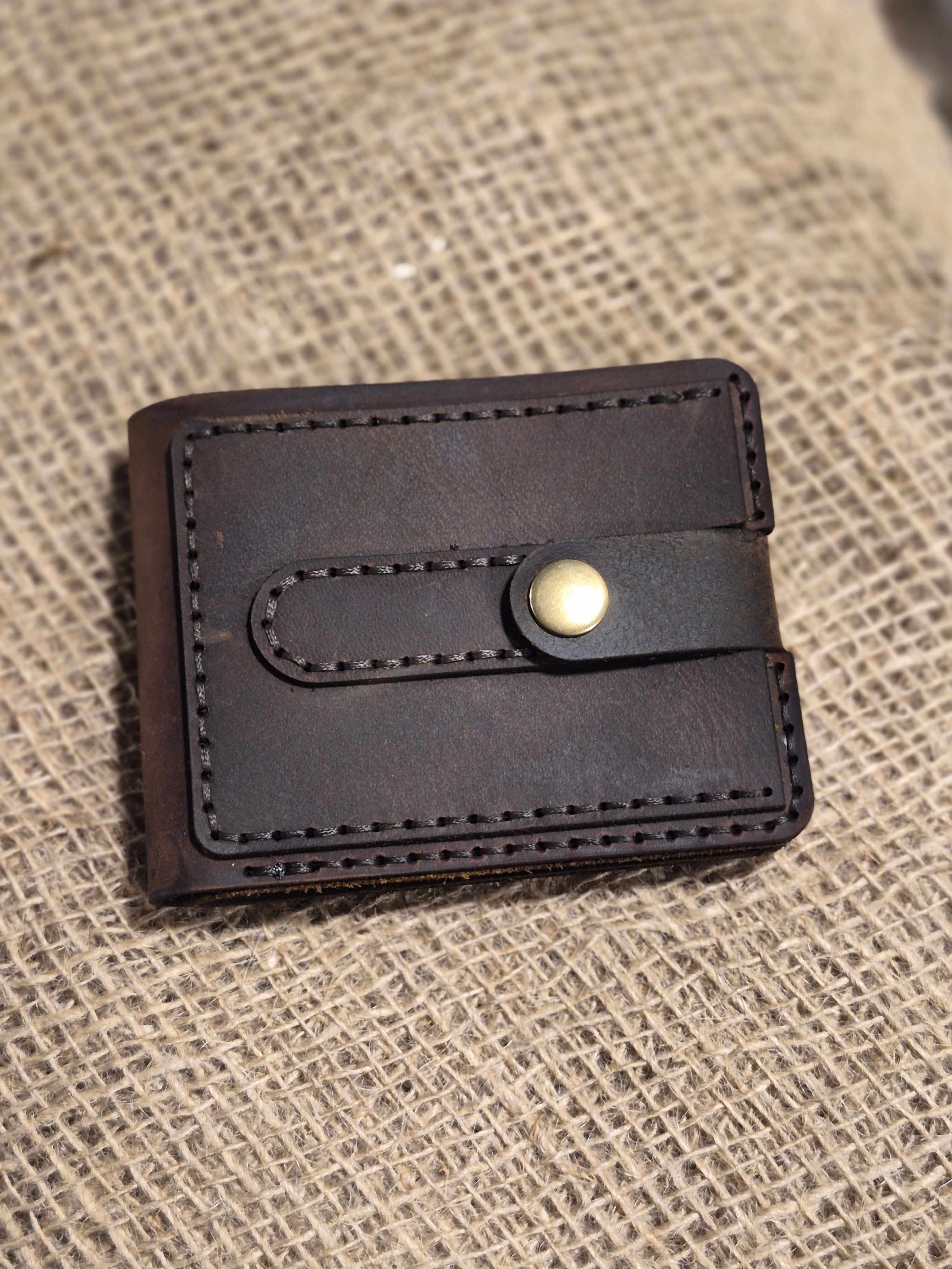 Portefeuille artisanal en cuir cousu main