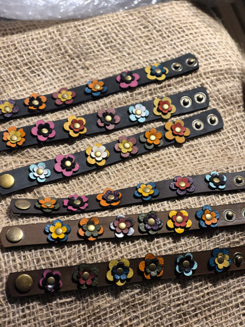 Bracelet en cuir à fleurs multicolores