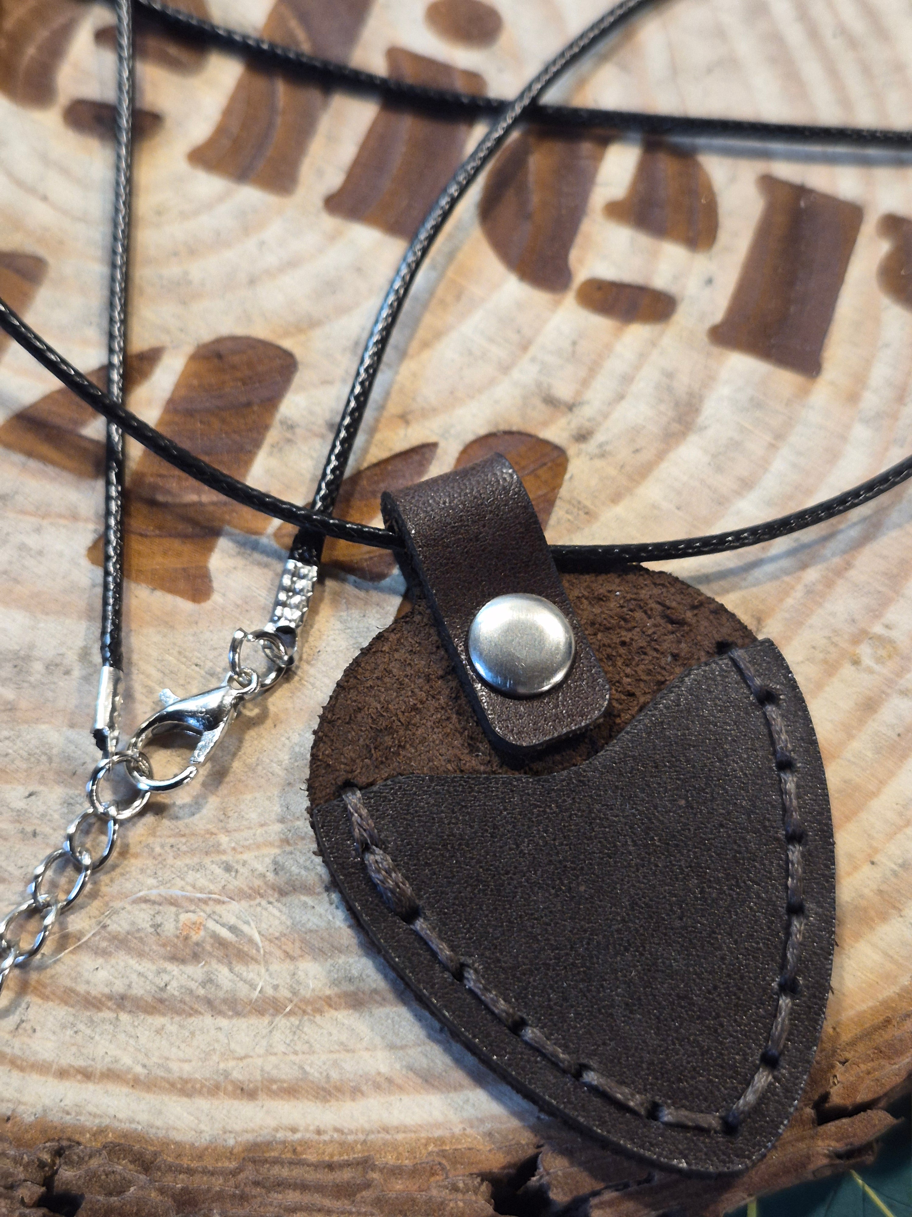 Collier pour médiator guitare