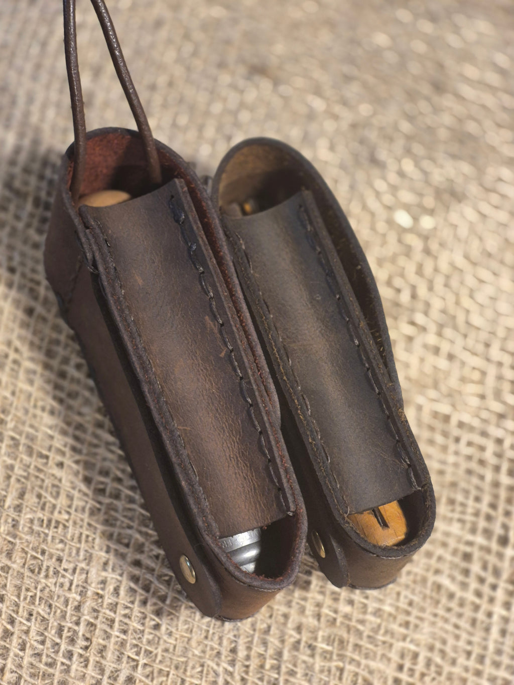 Étui à couteau artisanal avec boucle de ceinture