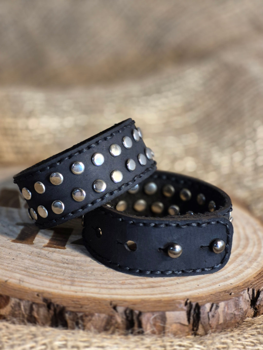 Bracelet en cuir crazy horse à rivets cousu main