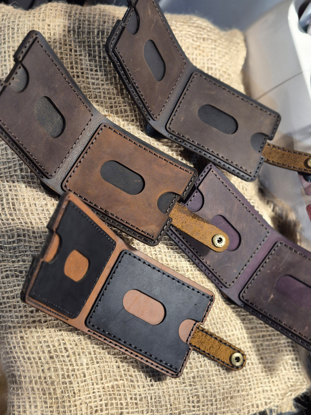 Portefeuille artisanal en cuir cousu main