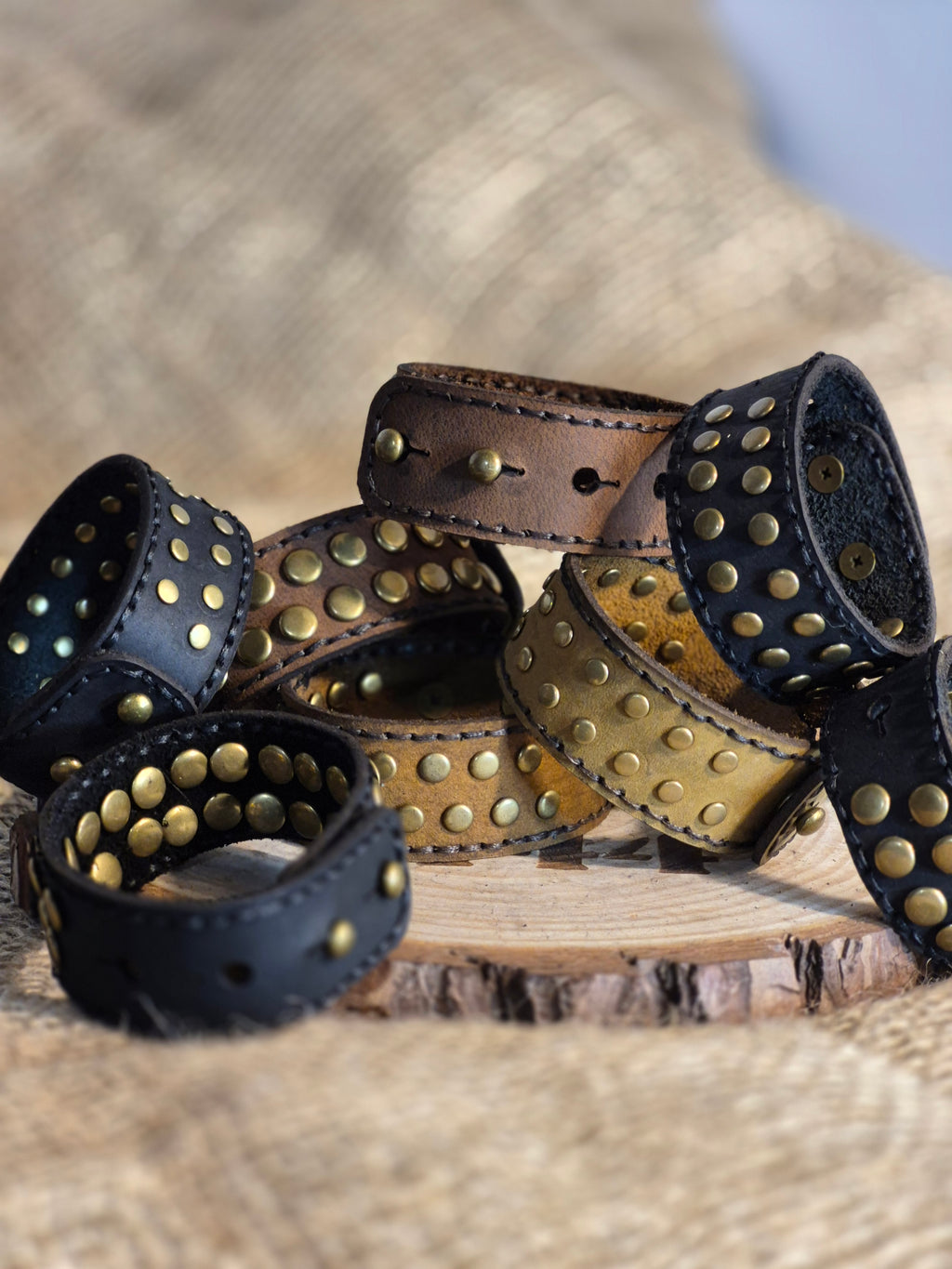 Bracelet en cuir crazy horse à rivets cousu main