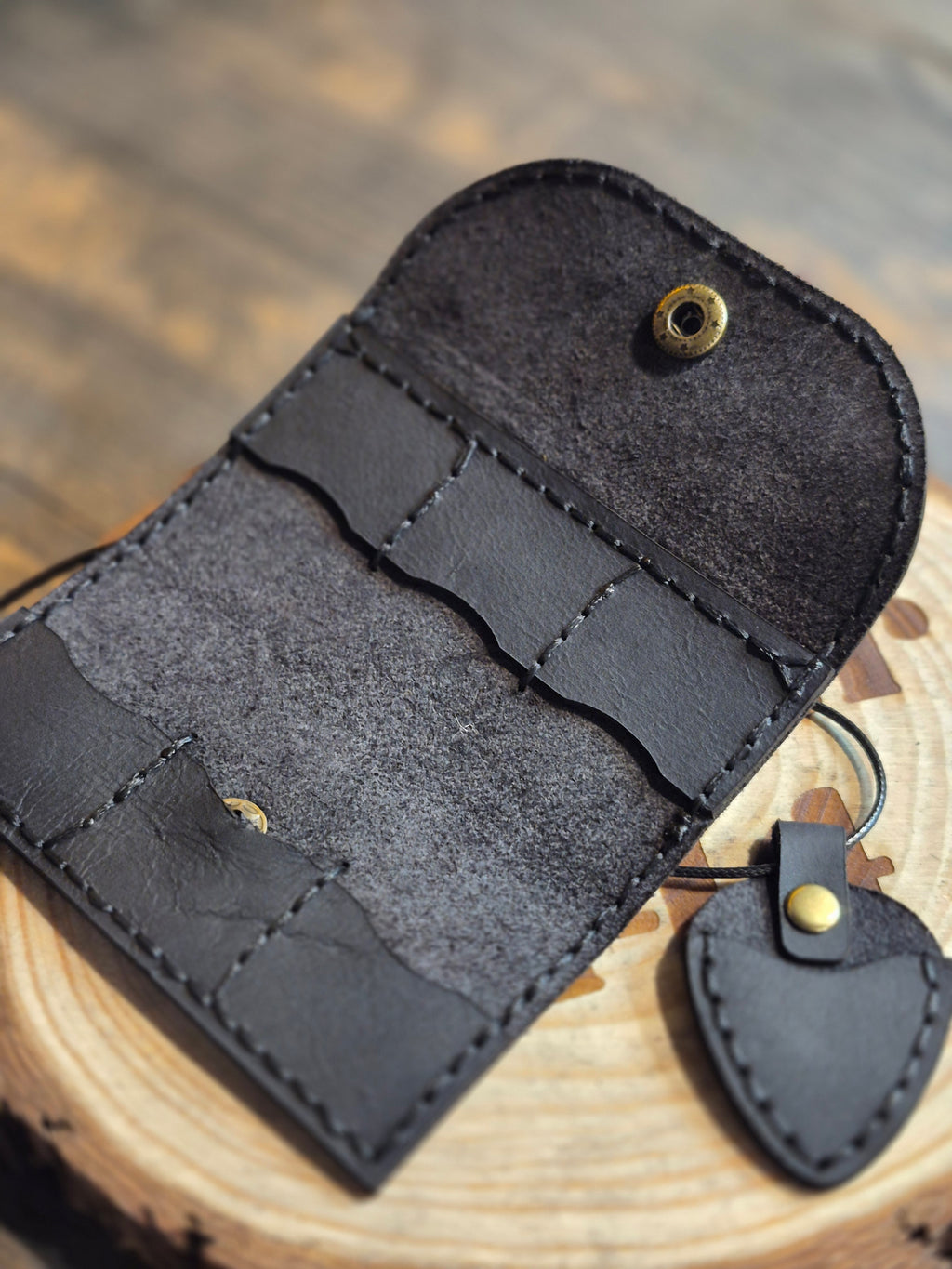 Etui à mediator avec un collier mediator