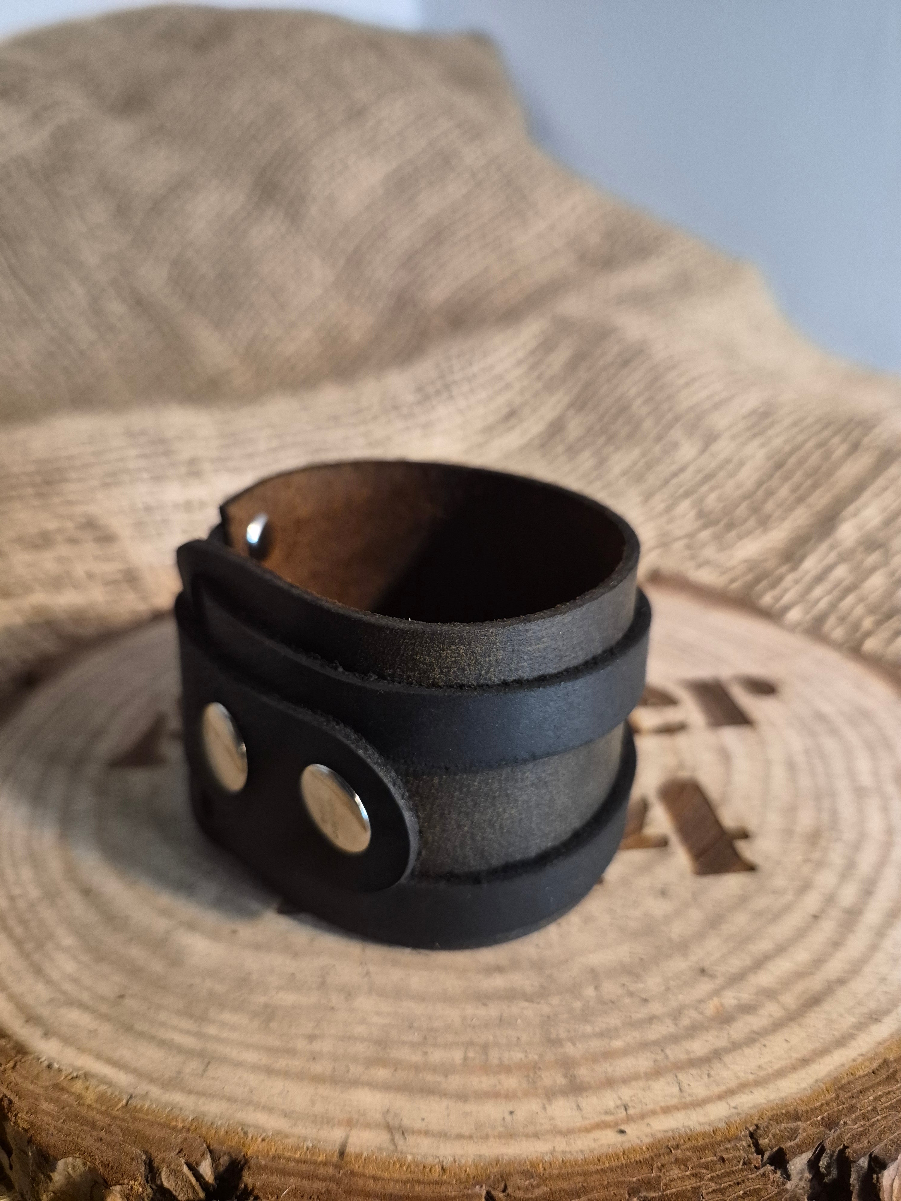 Bracelet manchette artisanal en cuir