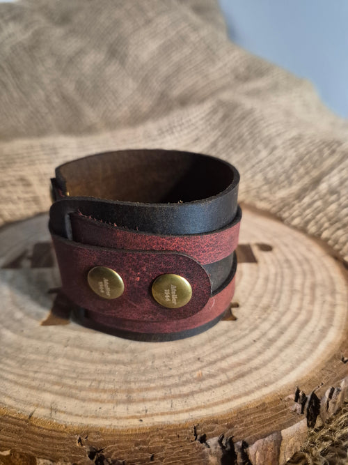 Bracelet manchette artisanal en cuir